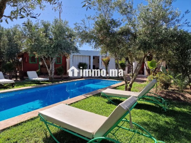 bungalows-pour-2-a-4-avec-piscine-12km-du-centre-big-2