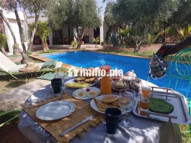 bungalows-pour-2-a-4-avec-piscine-12km-du-centre-big-3
