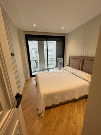 studio-triangle-dor-neuf-meuble-big-4