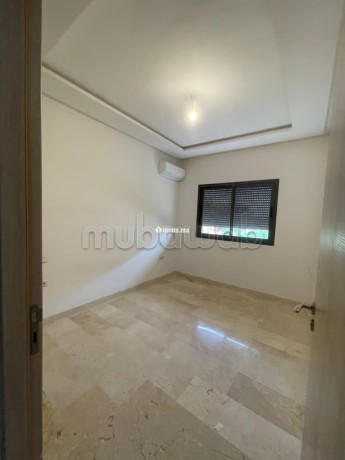 jolie-appartement-avec-terrasse-et-piscine-big-1