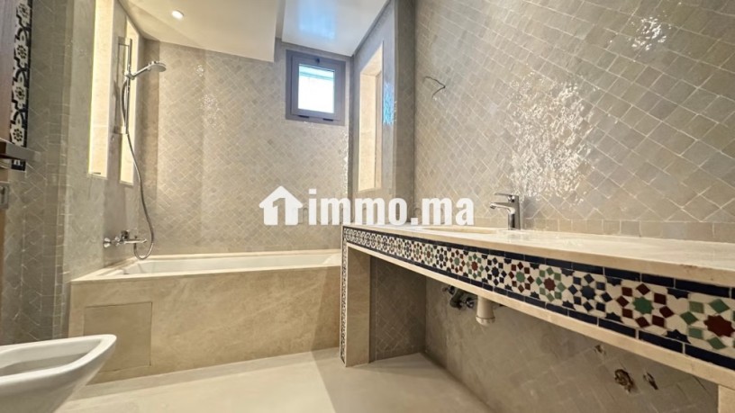 tres-bel-appartement-en-rez-de-jardin-sur-ghandi-big-10