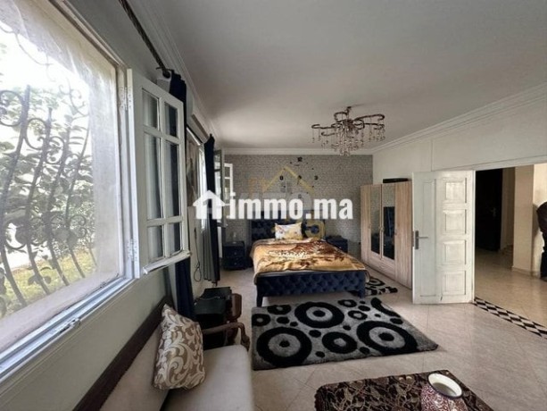 belle-villa-sur-la-route-de-casa-avec-piscine-big-0