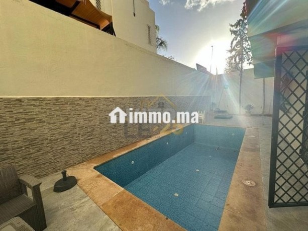belle-villa-sur-la-route-de-casa-avec-piscine-big-7