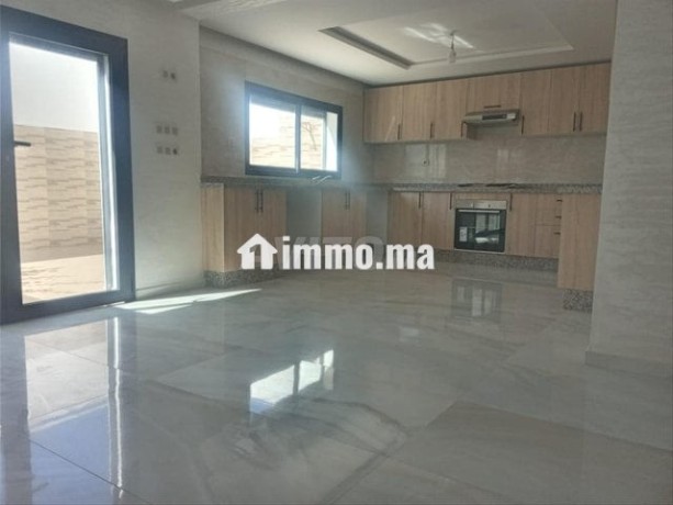 vente-villa-complet-au-coeur-de-sidi-bouzid-big-0