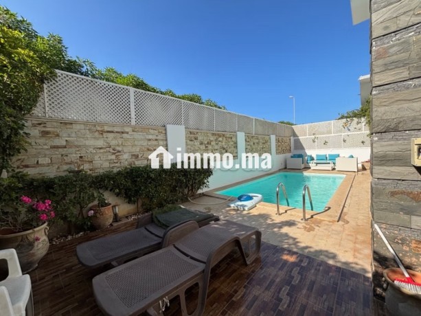 villa-3-facades-avec-grande-piscine-big-0