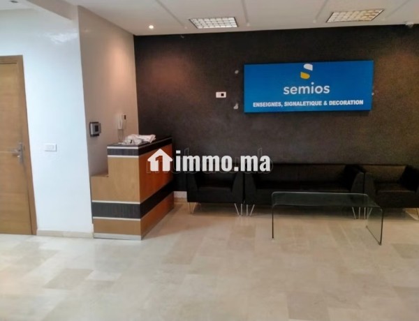 bureau-au-quartier-bourgogne-a-la-location-big-0