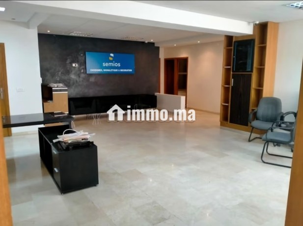 bureau-au-quartier-bourgogne-a-la-location-big-2