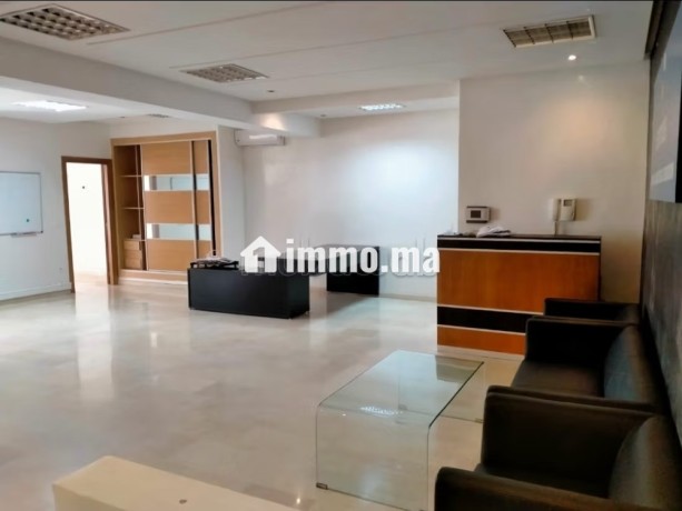 bureau-au-quartier-bourgogne-a-la-location-big-5