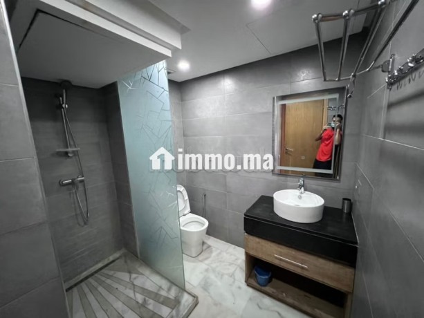 appartements-a-louer-a-gueliz-2-pieces-confortables-salon-traditionnel-et-systeme-dantenne-parabolique-big-12