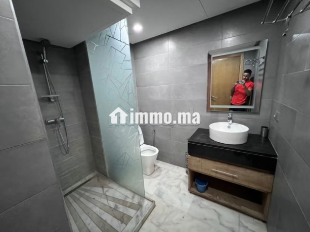 appartements-a-louer-a-gueliz-2-pieces-confortables-salon-traditionnel-et-systeme-dantenne-parabolique-big-18