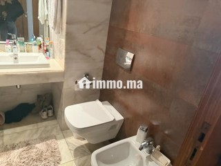 Appartement RDC lumineux avec terrasse et parking - Appartement à vendre - Casablanca