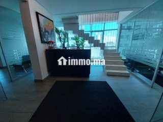 bureau-prime-220-m2-amenage-sur-boulevard-danfa