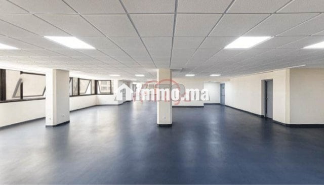 location-bureau-1-pieces-de-207-m2-a-casablanca-big-0