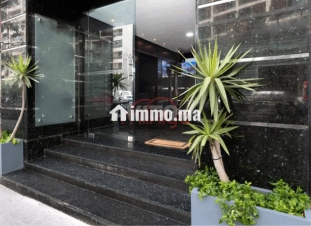 location-bureau-1-pieces-de-207-m2-a-casablanca-big-2