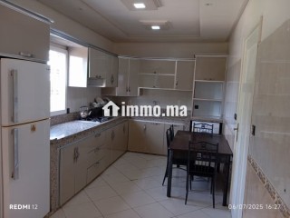 Appartement en vente à Bir Rami Est. 5 pièces confortables. Salon traditionnel marocain, résidence sécurisée - Appartement à vendre