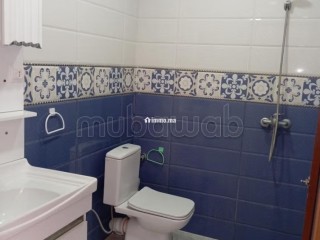 Appartement en vente à Bir Rami Est. 5 pièces confortables. Salon traditionnel marocain, résidence sécurisée - Appartement à vendre