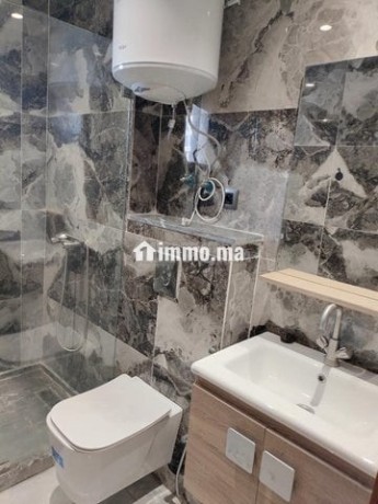 studio-a-louer-quartier-des-hopitaux-big-0