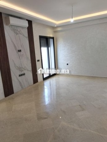 studio-a-louer-quartier-des-hopitaux-big-1