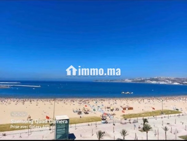 location-dun-appartement-a-de-la-plage-2-pieces-salon-traditionnel-et-porte-blindee-big-0