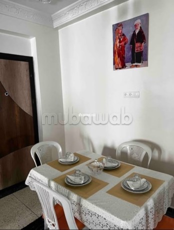 location-dun-appartement-a-de-la-plage-2-pieces-salon-traditionnel-et-porte-blindee-big-2