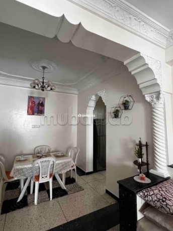 location-dun-appartement-a-de-la-plage-2-pieces-salon-traditionnel-et-porte-blindee-big-3