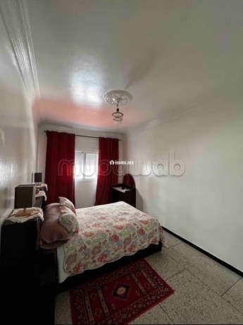 location-dun-appartement-a-de-la-plage-2-pieces-salon-traditionnel-et-porte-blindee-big-4