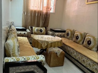 location-dun-appartement-a-mhamid-3-grandes-pieces-salon-traditionnel-et-porte-blindee