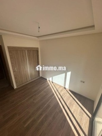 appartement-vide-2-chambres-neuf-big-1