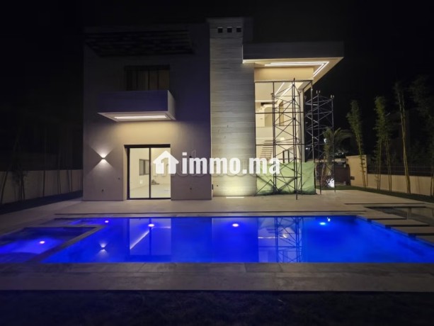 exclusivite-villa-contemporaine-de-prestige-a-vendre-sur-le-golf-de-noria-vue-atlas-imprenable-big-1
