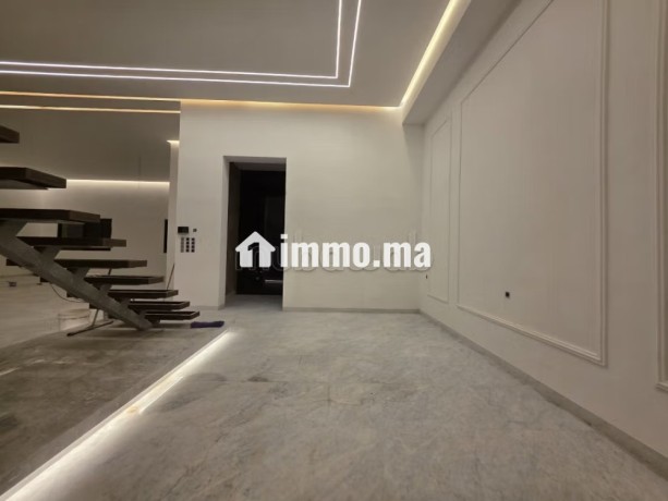 exclusivite-villa-contemporaine-de-prestige-a-vendre-sur-le-golf-de-noria-vue-atlas-imprenable-big-2