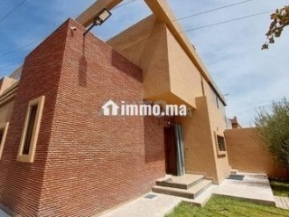 villa-vide-a-louer-longue-duree-akenza