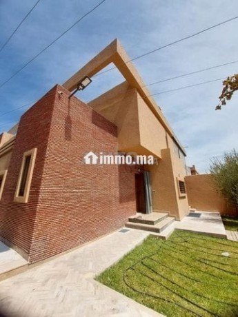 villa-vide-a-louer-longue-duree-akenza-big-0
