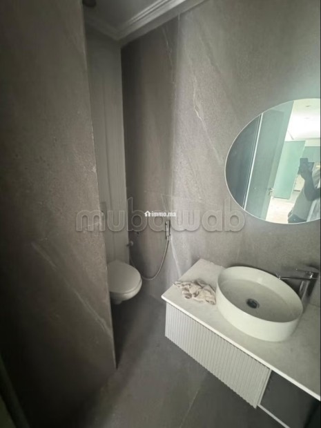 Vend appartement à Les princesses. 2 chambres agréables. Antenne parabolique et sécurité - Vente Immobilier - Casablanca - photo 2