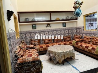 location-saisonniere-a-borj-1-piece-salon-traditionnel-et-porte-blindee