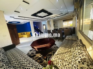 Location saisonnière villa haut standing à Riyad. Surface totale 300 m². Piscine et cheminée - Maison à vendre - Rabat