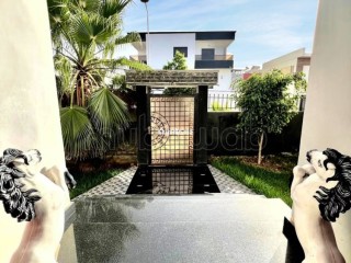 Location saisonnière villa haut standing à Riyad. Surface totale 300 m². Piscine et cheminée - Maison à vendre - Rabat