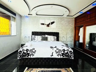 Location saisonnière villa haut standing à Riyad. Surface totale 300 m². Piscine et cheminée - Maison à vendre - Rabat