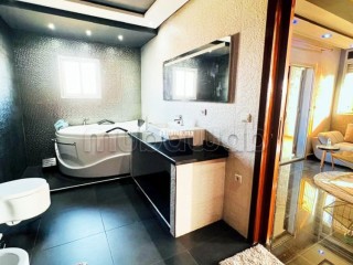 Location saisonnière villa haut standing à Riyad. Surface totale 300 m². Piscine et cheminée - Maison à vendre - Rabat