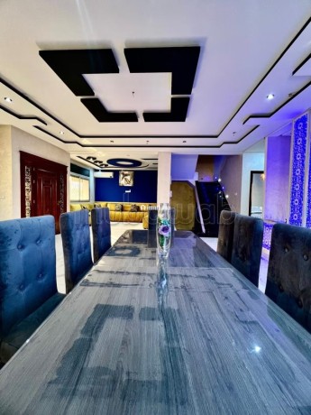 location-saisonniere-villa-haut-standing-a-riyad-surface-totale-300-m2-piscine-et-cheminee-big-13