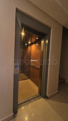 vend-appartement-a-gueliz-3-grandes-pieces-terrasse-big-9