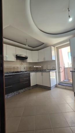 vend-appartement-a-gueliz-3-grandes-pieces-terrasse-big-3