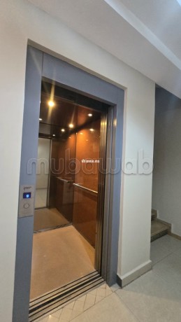 vend-appartement-a-gueliz-3-grandes-pieces-terrasse-big-8