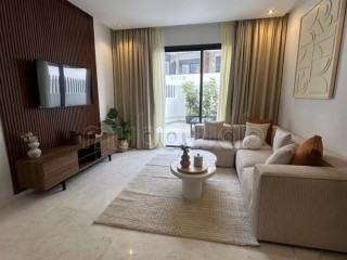 Louez cet appartement à Riviera. 2 grandes pièces. Porte blindée et parabole - Appartement à louer - Casablanca