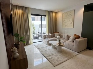 Louez cet appartement à Riviera. 2 grandes pièces. Porte blindée et parabole - Appartement à louer - Casablanca