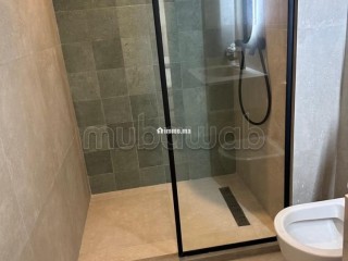 Louez cet appartement à Riviera. 2 grandes pièces. Porte blindée et parabole - Appartement à louer - Casablanca