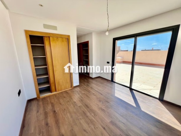 maison-de-haut-standing-a-vendre-a-route-casablanca-3-belles-chambres-terrasse-et-jardin-big-9