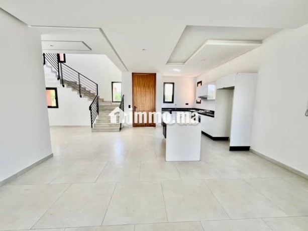 maison-de-haut-standing-a-vendre-a-route-casablanca-3-belles-chambres-terrasse-et-jardin-big-2