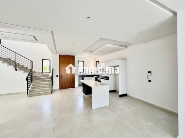 maison-de-haut-standing-a-vendre-a-route-casablanca-3-belles-chambres-terrasse-et-jardin-big-3