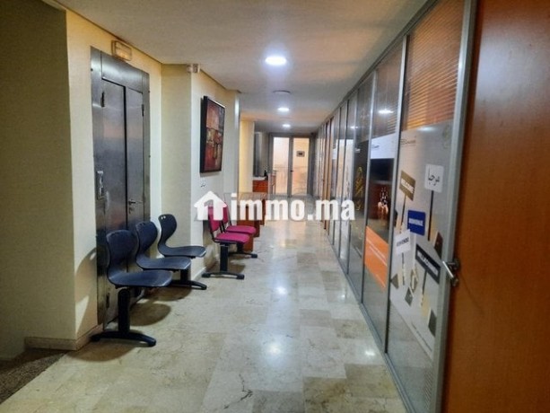 grand-plateau-de-bureaux-meuble-et-equipe-a-louer-big-16