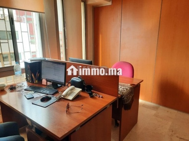grand-plateau-de-bureaux-meuble-et-equipe-a-louer-big-3